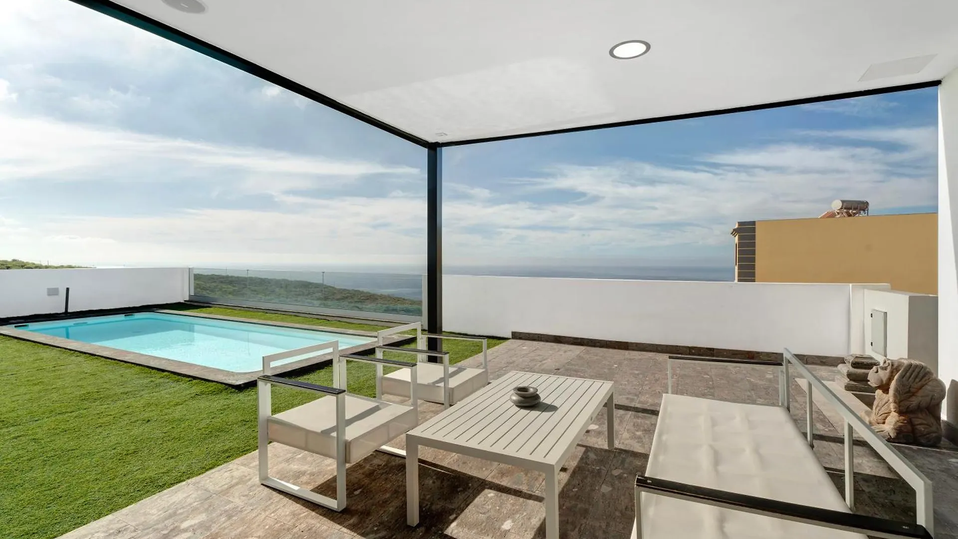 אדחה Villa Tulio Homme 2 0*,